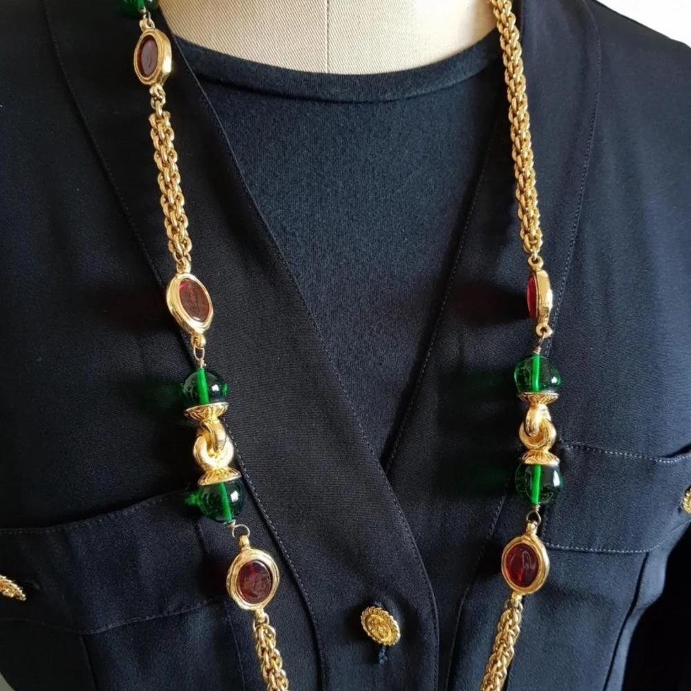 Gorgeous Vintage CHANEL Gripoix Gold Tone - Picture 11 of 12